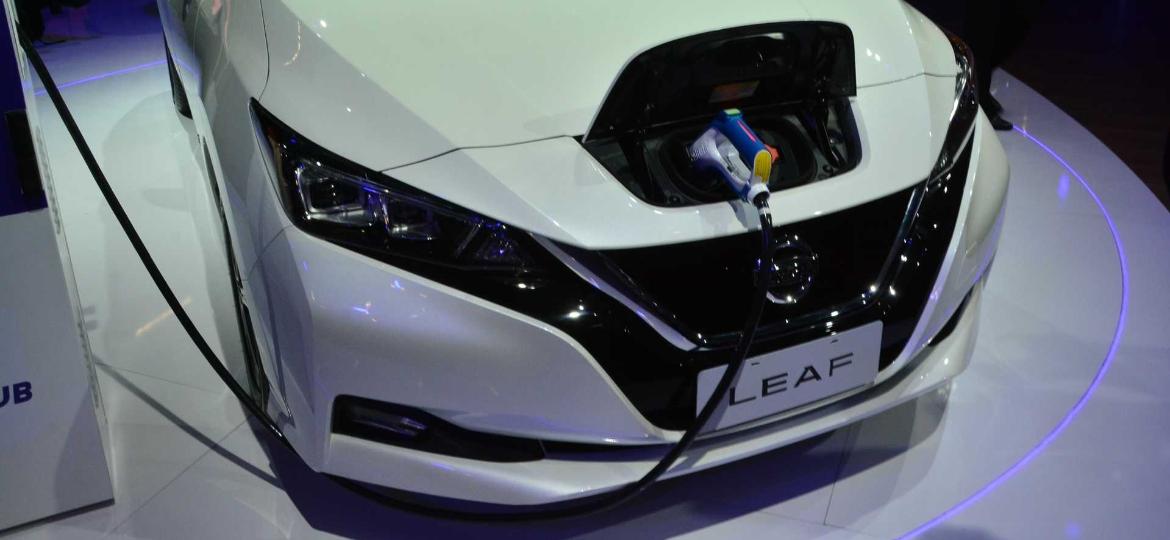 Tecnologia híbrida paralela, elétrico puro (como o Leaf da imagem) e mais: Nissan prepara eletrificação completa no Brasil - Divulgação