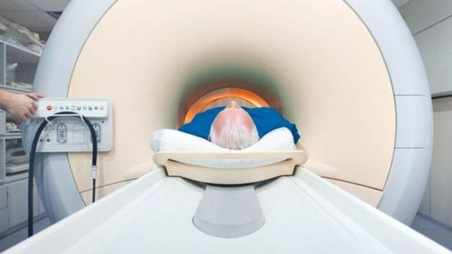Os testes de ressonância magnética serviriam para reduzir o número de homens que precisa fazer uma biópsia - Getty Images