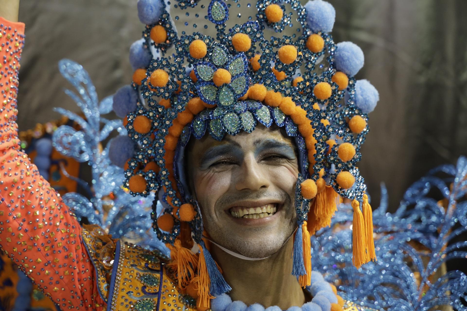 Desfile da Unidos de Vila Maria - Simon Plestenjak/UOL