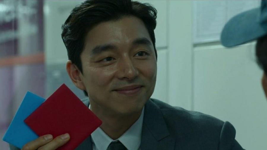 Gong Yoo como o Vendedor na série "Round 6" - Reprodução/Netflix