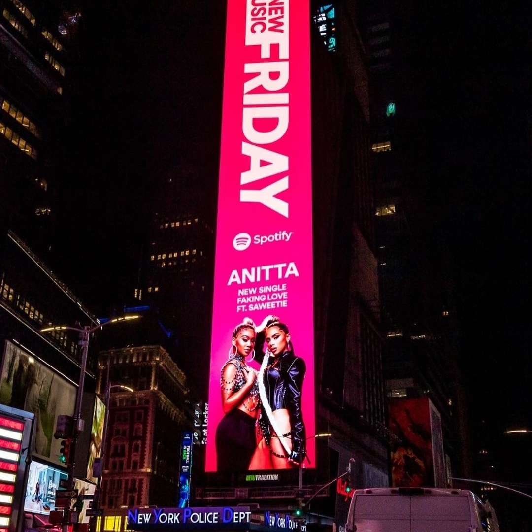 Fonte Anitta on X: Confira a letra e a tradução para português completa de  #FakingLove. Novo single de Anitta em parceria com Saweetie, que será  lançado hoje em todas as plataformas digitais.