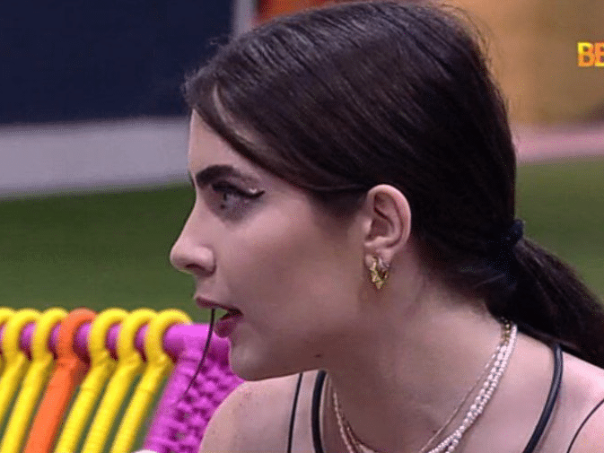 Eslovênia coloca Jade na parede e pergunta se influencer joga com sisters