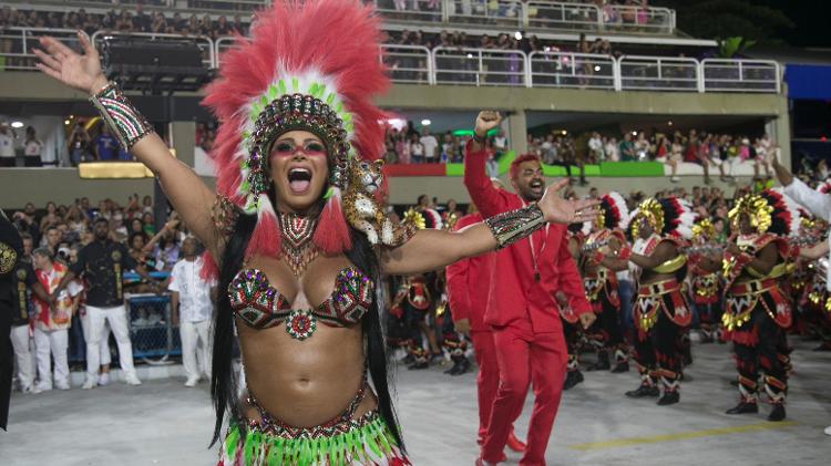 Viviane Araújo desfila grávida de cinco meses como rainha de bateria no Salgueiro - Júlio César Guimarães/ysoke - Júlio César Guimarães/UOL