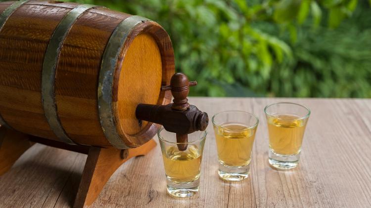 Os barris onde a cachaça descansa determinam cor e sabor - Getty Images/iStockphoto - Getty Images/iStockphoto
