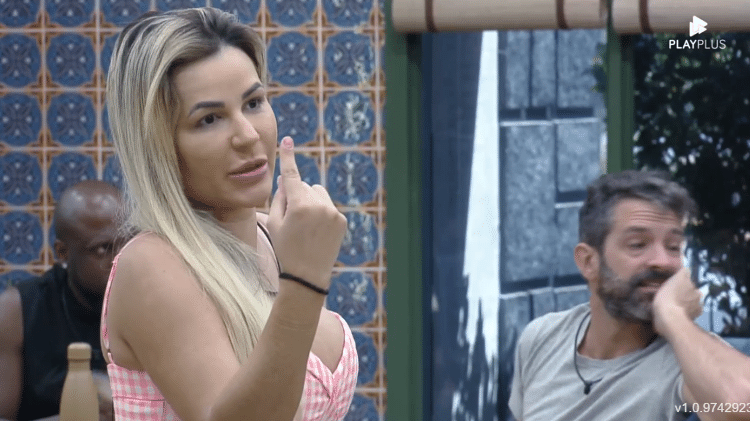 A Fazenda 2022: Deolane fica irritada com punições causadas por Shay - Reprodução/Playplus - Reprodução/Playplus