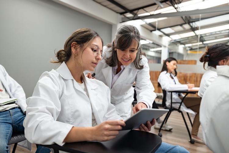 Educação em dor ainda é deficitária no currículo dos cursos de saúde, dizem professores Educação em dor ainda é deficitária no currículo dos cursos de saúde, dizem professores