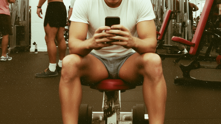 Aba Anônima: transei com gostoso da academia na escada de incêndio