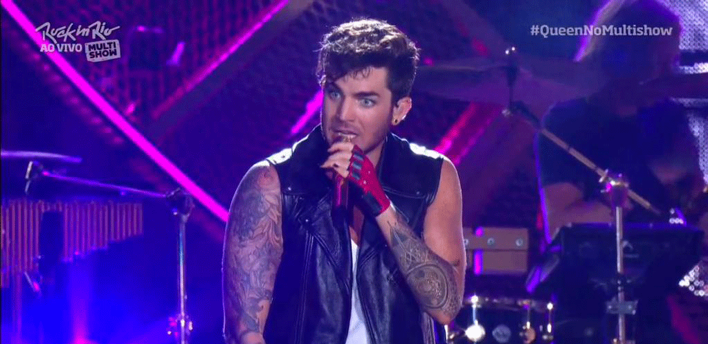 18.set.2015 - Adam Lambert se apresenta com o Queen no Rock in Rio 2015, que marca 30 anos de festival. A edição de 1985 contou com um show antológico da banda britânica - Reprodução