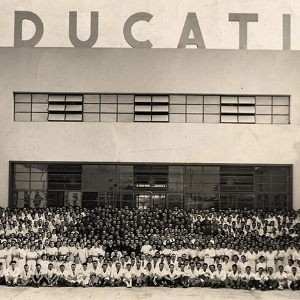 Sede original da Ducati, destruída durante a II Guerra Mundial, em 1944  - Divulgação - Divulgação