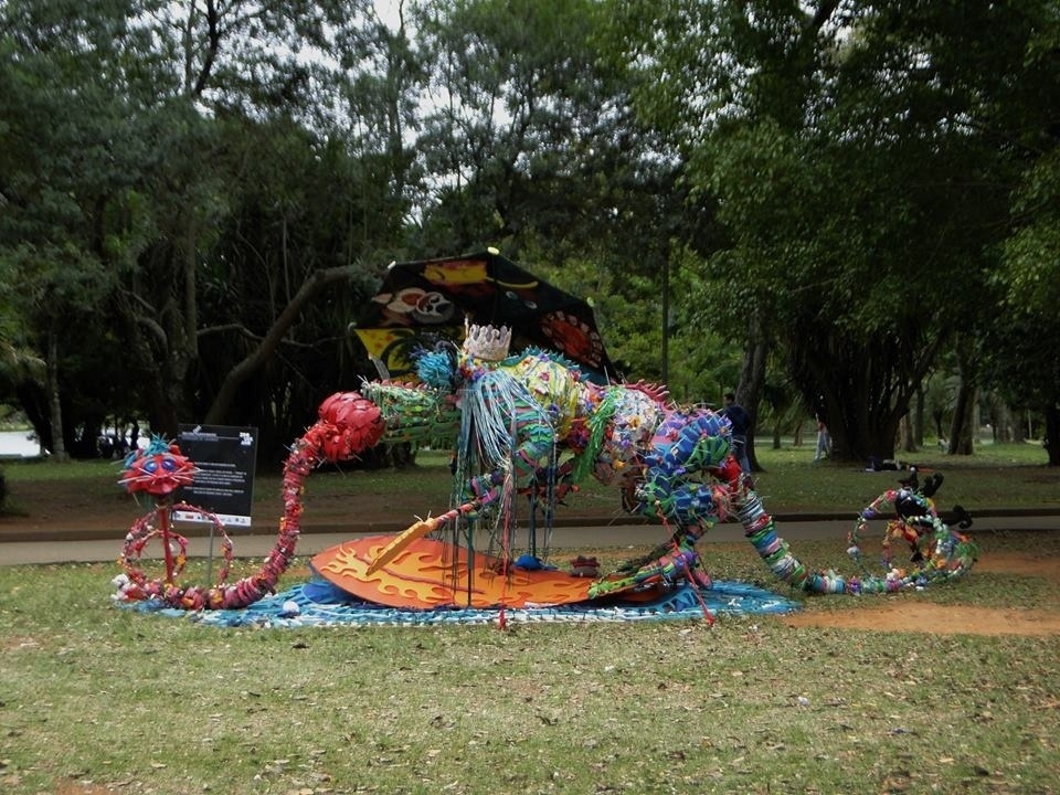 A Condessa de Caxangá, de Helena Dias Sardenberg, é uma representação das muitas formas do amor; obra está exposta na Zoo Urbana, no Parque Ibirapuera, em São Paulo - Divulgação