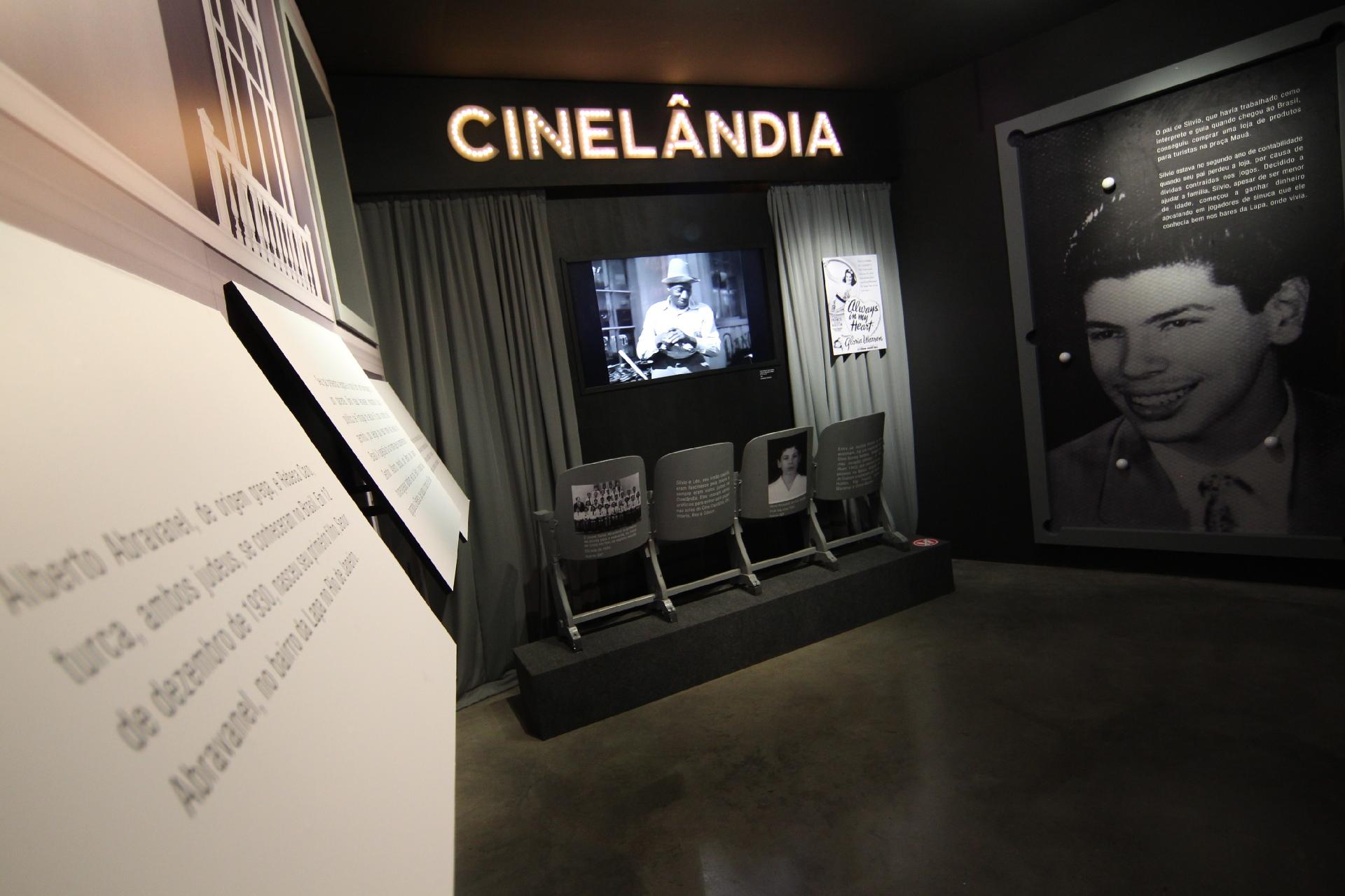 Sala de cinema reproduz filme favorito de Silvio Santos na exposição "Silvio Santos Vem Aí", no MIS (Museu da Imagem e do Som), em São Paulo - Júnior Lago/UOL