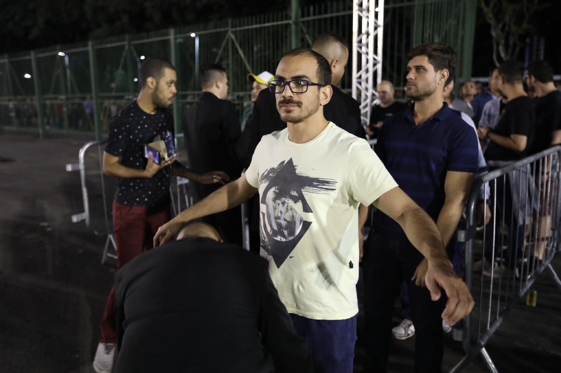 Público é revistado na entrada do Anhembi para a Virada Cultural 2017 - Simon Plestenjak/UOL