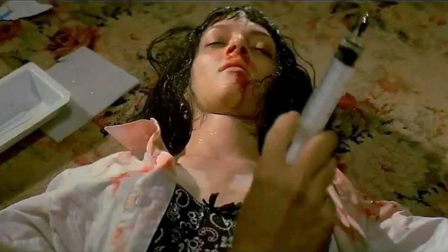Cena famosa de "Pulp Fiction" mostra Uma Thurman tomando injeção de adrenalina - Reprodução