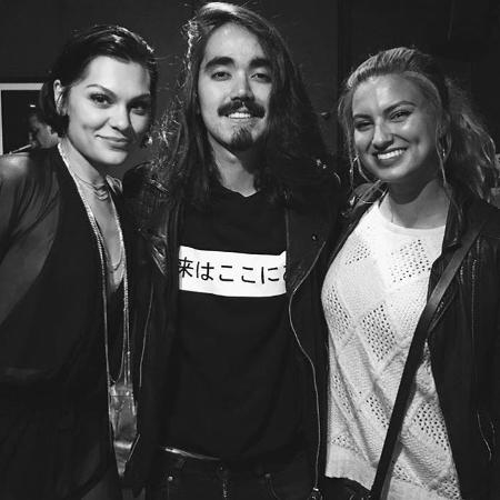 Mateus Asato entre Jessie J e Tori Kelly - Reprodução/Instagram/@mateusasato - Reprodução/Instagram/@mateusasato