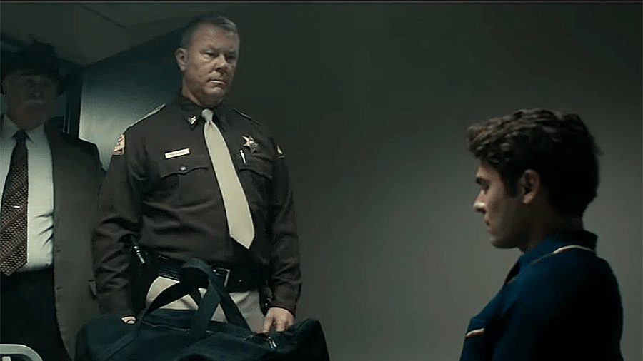 James Hetfield em cena de Ted Bundy: A Irresistível Face do Mal - Reprodução