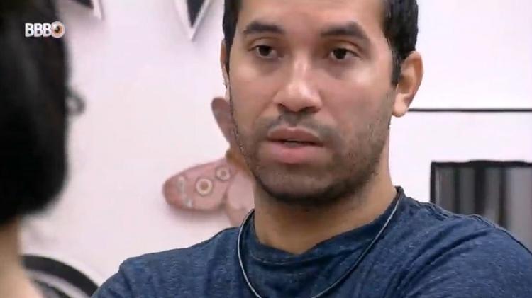 BBB 21: Gilberto e Juliette confabulam sobre votos do 11º paredão - Reprodução/Globoplay - Reprodução/Globoplay