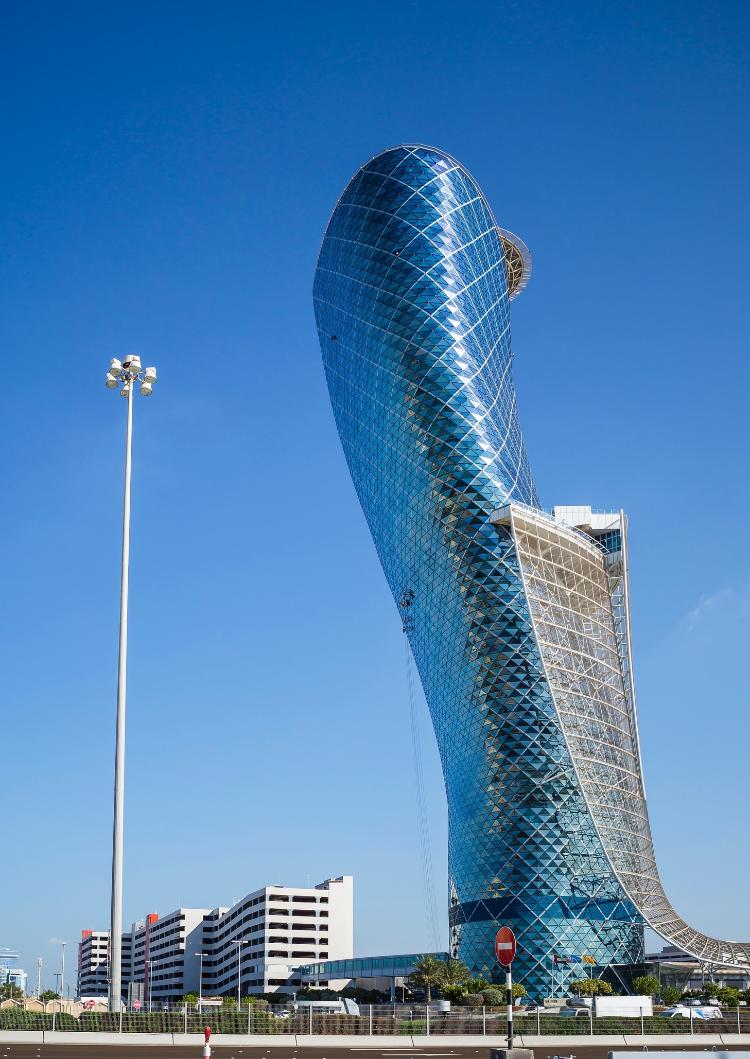 Capital Gate, o arranha-céu 'torto' de Abu Dhabi que é comparado à Torre de Pisa - ZZ3701/Getty Images/iStockphoto - ZZ3701/Getty Images/iStockphoto