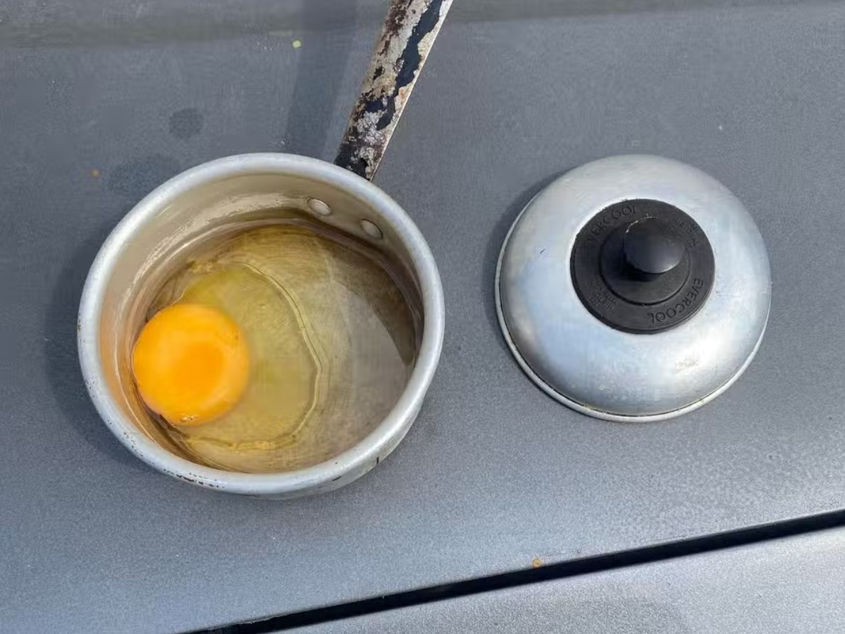 Onda de calor na Europa: mulher frita ovo em 20 minutos no carro