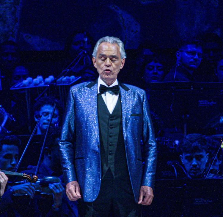 O tenor italiano Andrea Bocelli que comemora 30 anos de carreira em São Paulo