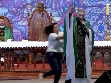 No Domingão, Padre Marcelo fala da depressão e empurrão: 'Perdoei na hora'
