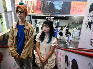 Mulheres 'cosplayers' se transformam em 'homens dos sonhos' para chinesas