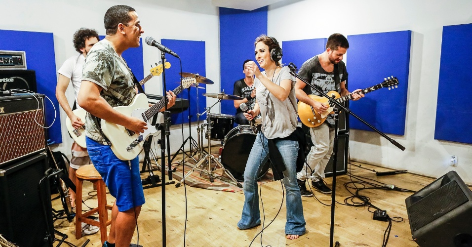 AA banda "Renatinho" faz o primeiro show aberto ao público no Parque do Ibirapuera no domingo (5), às 18h. Tatá Werneck assume os vocais da maioria das músicas do grupo