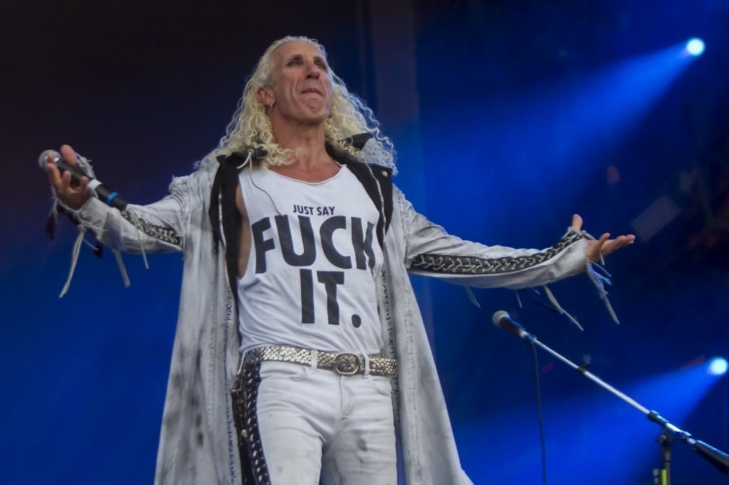 19.set.2015 - A banda Angra se apresenta no palco Sunset, com direito a novo guitarrista e participação de Doro Pesch e Dee Snider, vocalista e lider da banda americana Twisted Sisters. - Ide Gomes/Frame