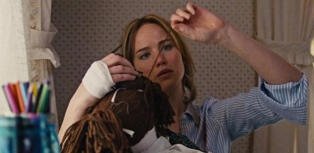 Joy Mangano, interpretada por Jennifer Lawrence no cinema, desenvolveu o Miracle Mop - Divulgação