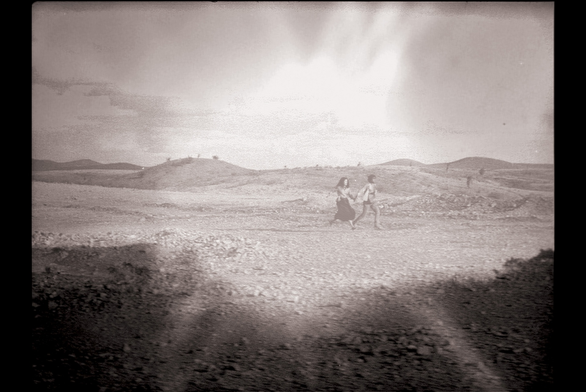 O filme "Deus e o Diabo na Terra do Sol", feito em 1964 por Glauber Rocha, também está no documentário "Cinema Novo", dirigido pelo filho Eryk - Divulgação