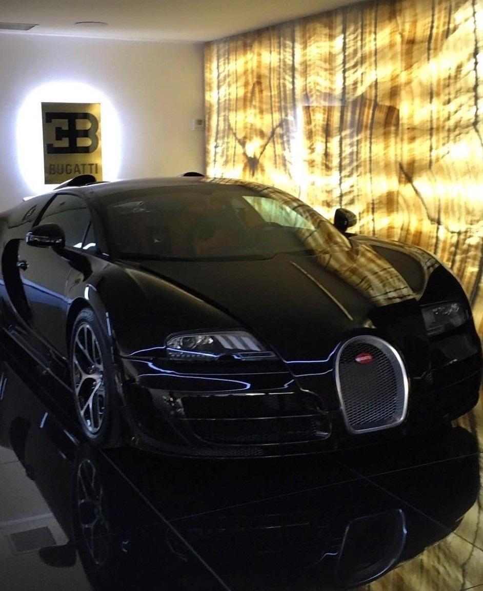 14.jul.2016 - Um Bugatti Veyron Super Sport é o mais novo 