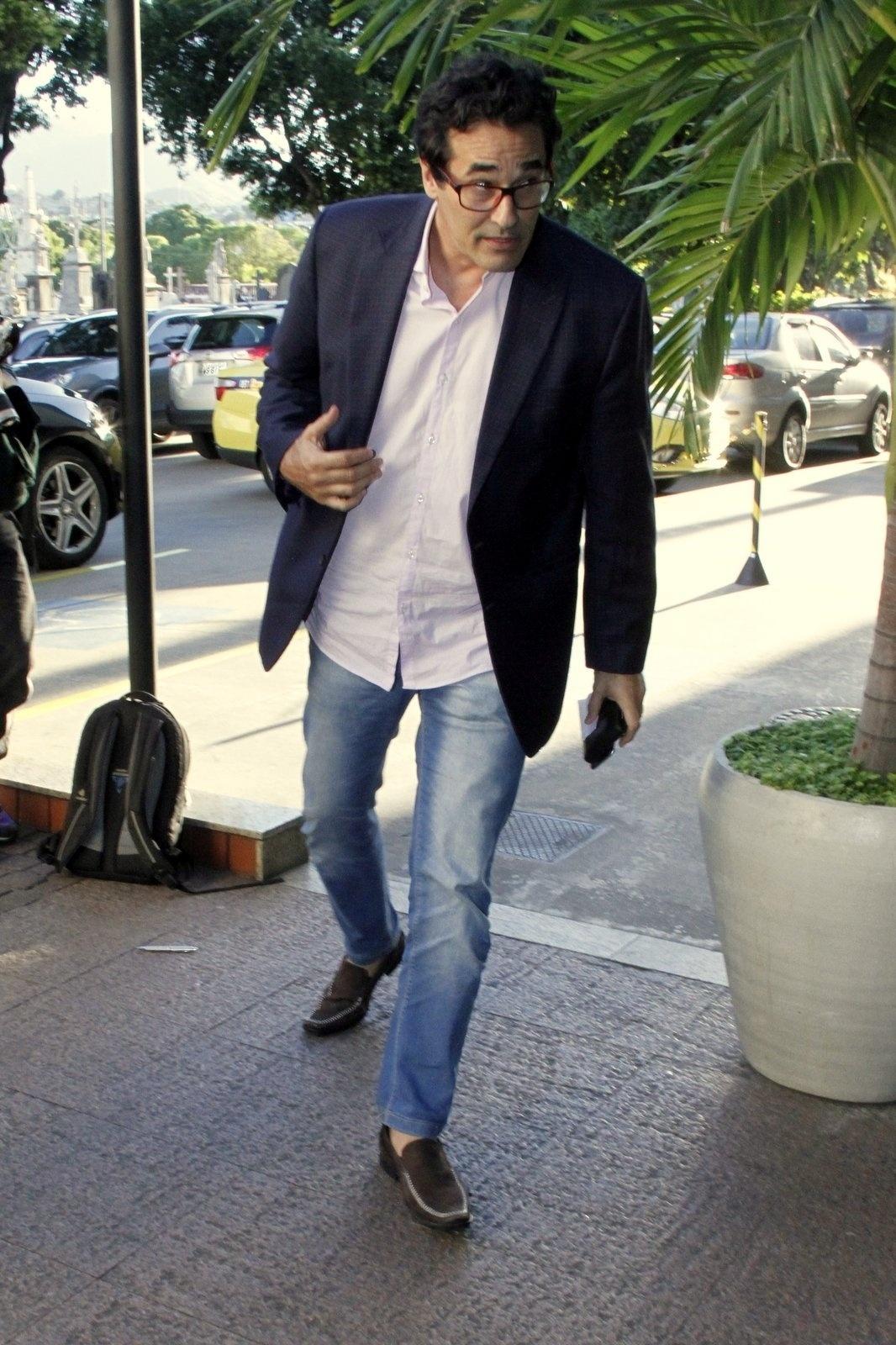 Luciano Szafir, pai de Sasha, chega ao velório do ex-sogro, Luiz Floriano Meneghel, no Memorial do Carmo, no bairro do Caju, no Rio - Marcos Ferreira/Brazil News