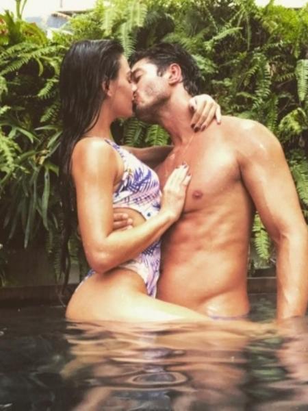 Isis Valverde e André Resende se beijam - Reprodução/Instagram/isisvalverde - Reprodução/Instagram/isisvalverde