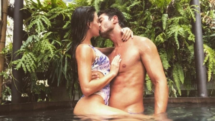 Isis Valverde e André Resende se beijam - Reprodução/Instagram/isisvalverde