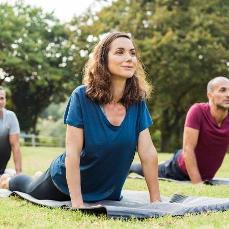 Yoga para mulheres: benefícios e dicas para praticar, Horóscopo Etc