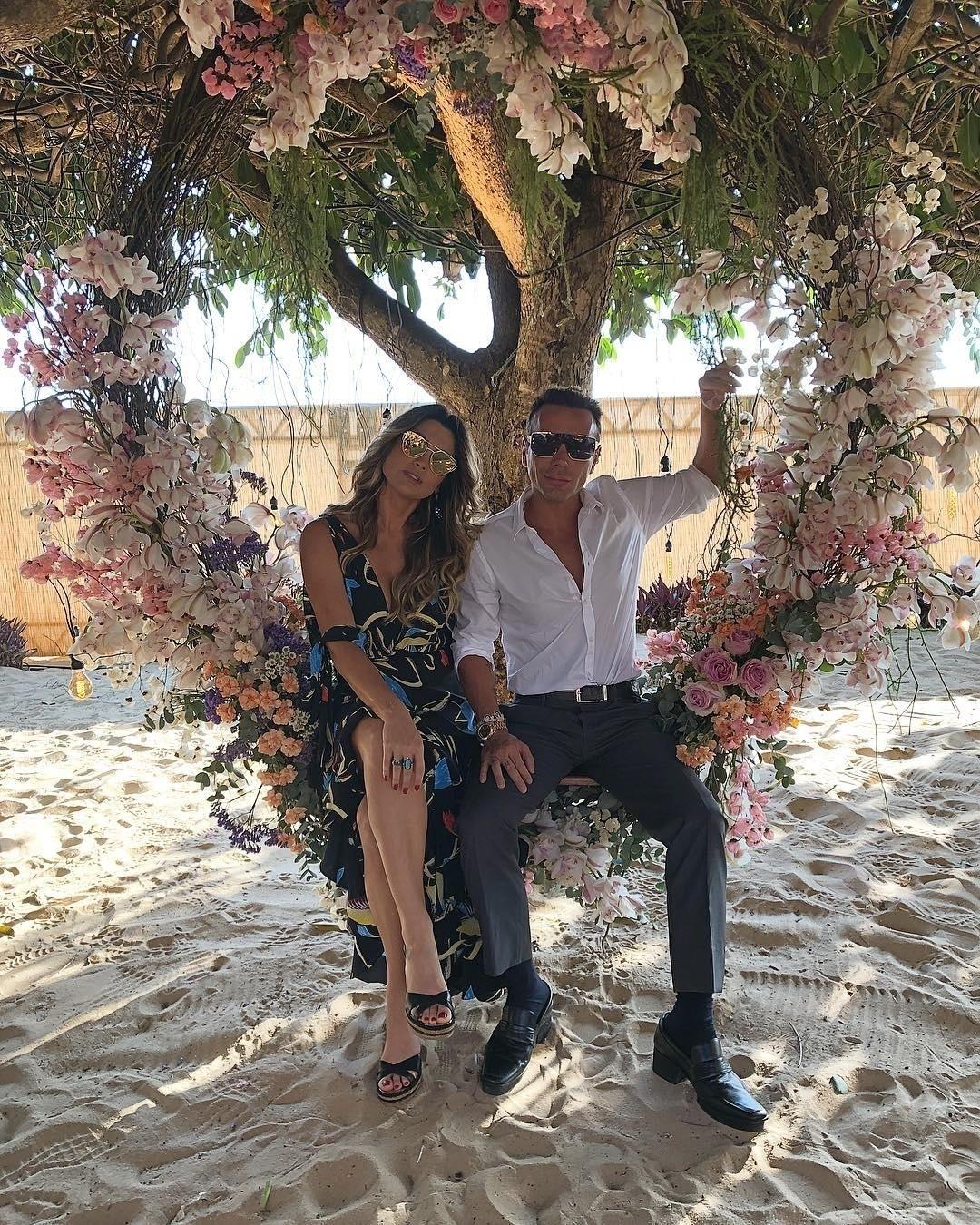 Mateus Mazzafera e Flávia Alessandra no casamento de Camila Queiroz e Klebber Toledo - Reprodução/Instagram