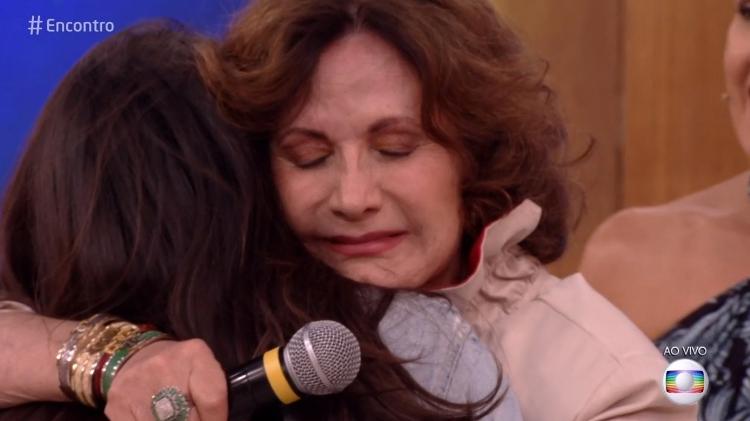 Rosamaria Murtinho abraça a neta no "Encontro" - Reprodução/Globo - Reprodução/Globo