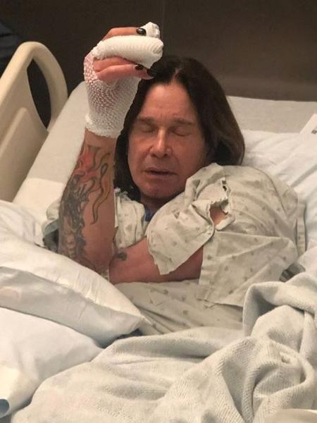 Ozzy Osbourne mostra foto em hospital de Los Angeles após fazer cirurgia na mão - Reprodução/Instagram/@ozzyosbourne