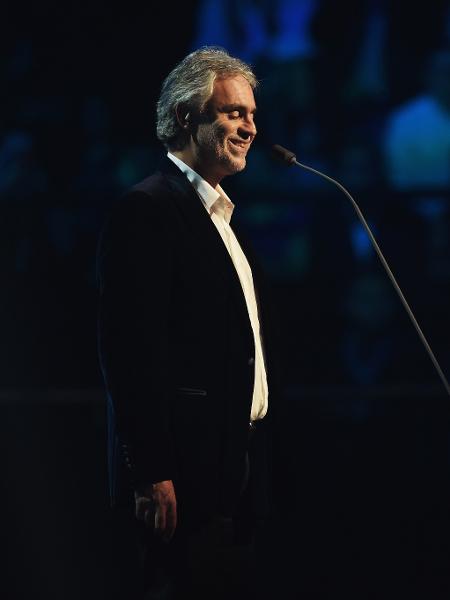 Andrea Bocelli durante show em 2015 - Brian Rasic/Getty Images