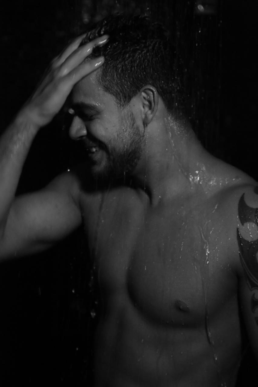 Caique Aguiar realiza primeiro ensaio sensual após "A Fazenda 10" - Glauber Bassi/Divulgação