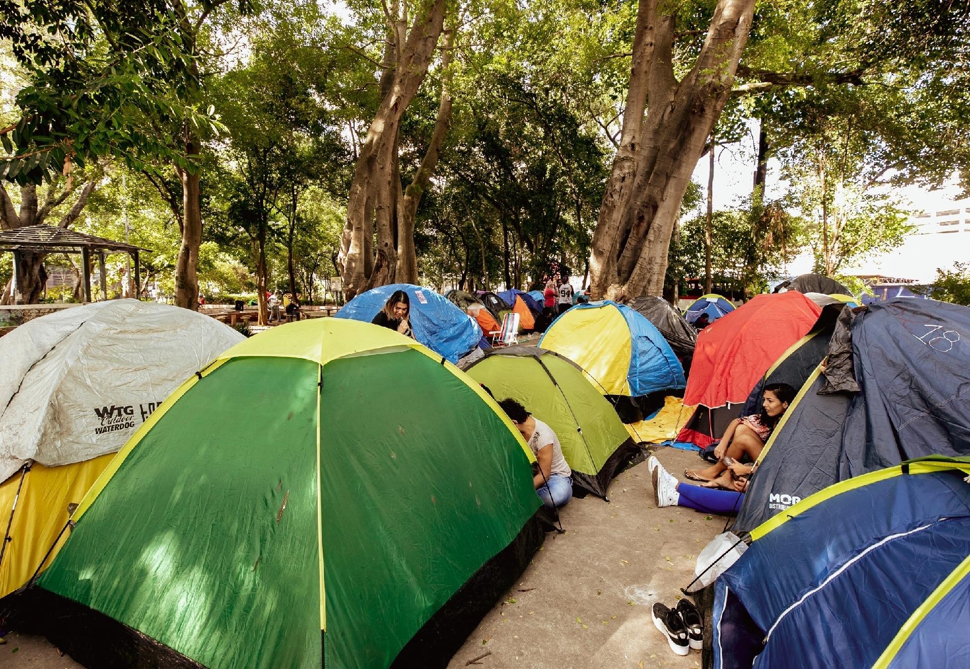 Vista geral do acampamento de fãs do BTS no entorno do Allianz Parque - Mariana Pekin/UOL