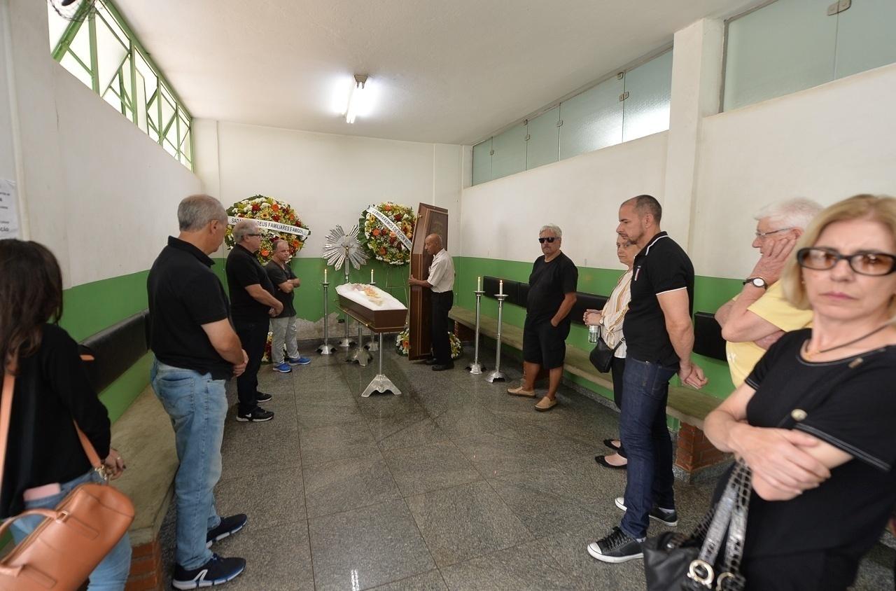 Corpo da atriz Zilda Cardoso é velado no cemitério São Pedro, na Vila Aplina, zona leste de São Paulo - Francisco Cepeda/AgNews