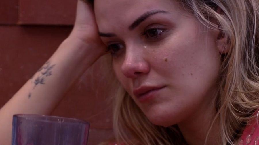BBB 20: Marcela chora ao desabafar com Giselly - Reprodução/Globoplay