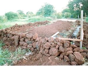 Estrutura da casa feita com cupinzeiros no sítio em Botucatu, interior de São Paulo - Vitor Lotufo - Vitor Lotufo