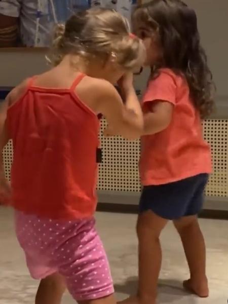 Helena e Marina dançaram com hit de Tierry - Reprodução/Instagram