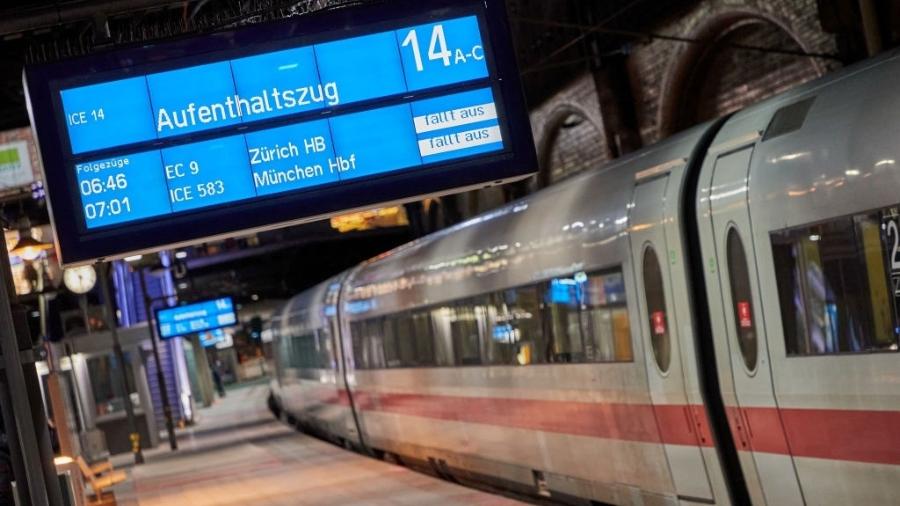 Trem deixa a plataforma de Hamburgo - Georg Wendt/picture alliance via Getty Images
