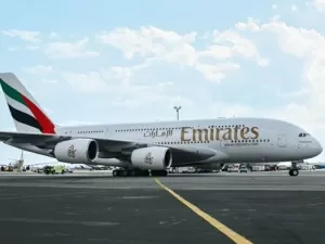 Avião da Emirates tem problema no motor antes de decolar em SP; vídeo