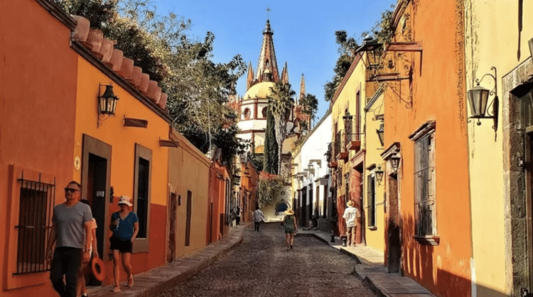 A arquitetura local é um dos principais atrativos turísticos de San Miguel de Allende, na região central do México A arquitetura local é um dos principais atrativos turísticos de San Miguel de Allende, na região central do México