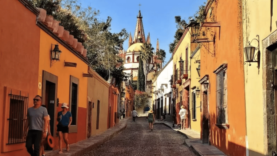 A arquitetura local é um dos principais atrativos turísticos de San Miguel de Allende, na região central do México - Marcos González/BBC