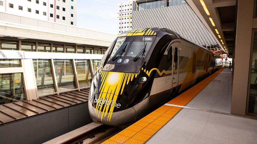 Embarcamos no Brightline e testamos as duas categorias de vagões: a Smart e a Premium