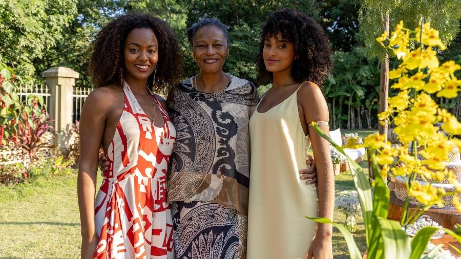 Professora Lu (Eli Ferreira), Inácia (Edvana Carvalho) e Teca (Lívia Silva) em "Renascer" - Beatriz Damy/Globo